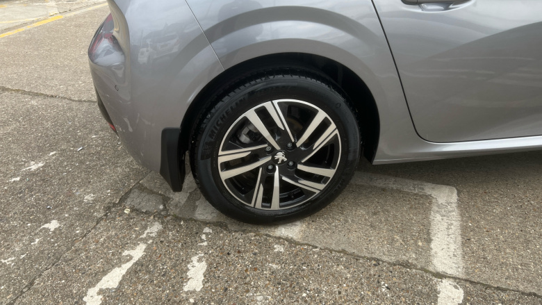 Peugeot 208 1.2 PureTech 100 Allure Premium 5dr Petrol Hatchback